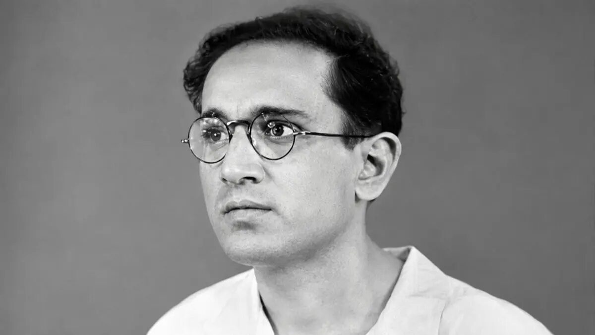 Studio portrait of Batukeshwar Dutt as a young man in round spectacles and a white kurta.